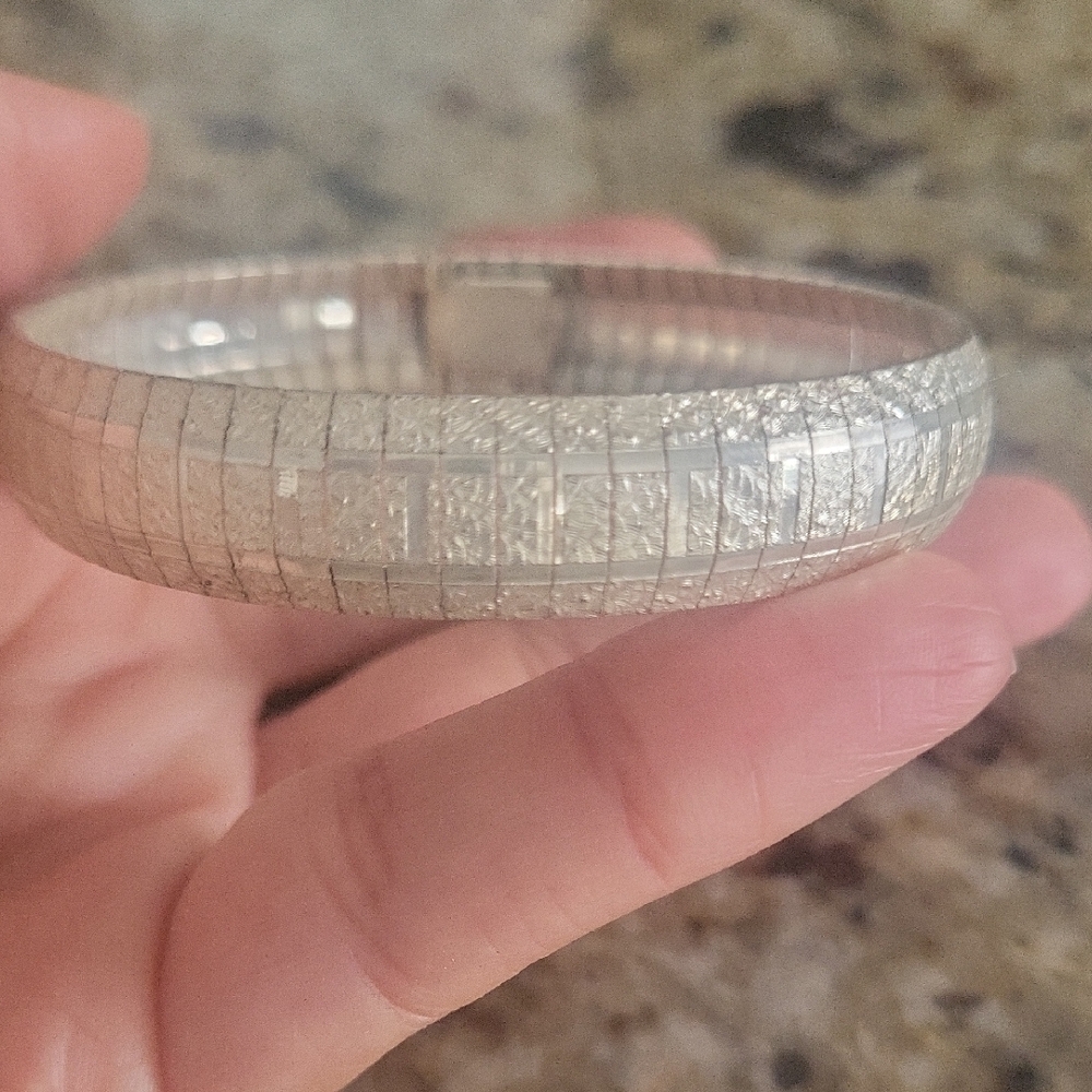 Elegant 80s Vintage Bangle Silver Bracelet